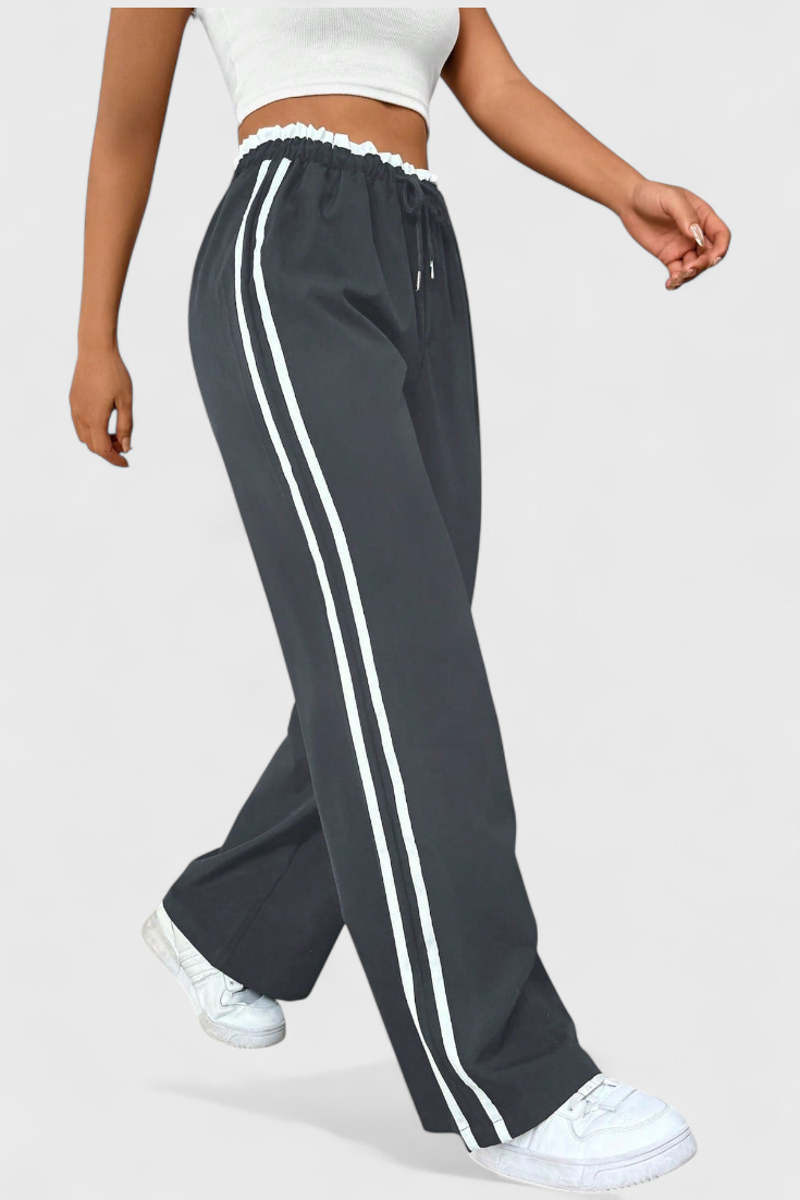 Pantalón Deportivo Alanys de Pierna Acampanada con Detalles Laterales