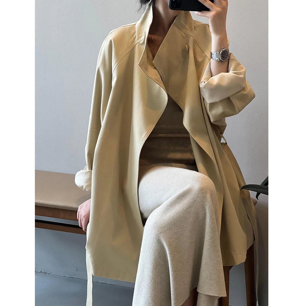 Gabardina con Cinturón y Cuello Alto para Mujer