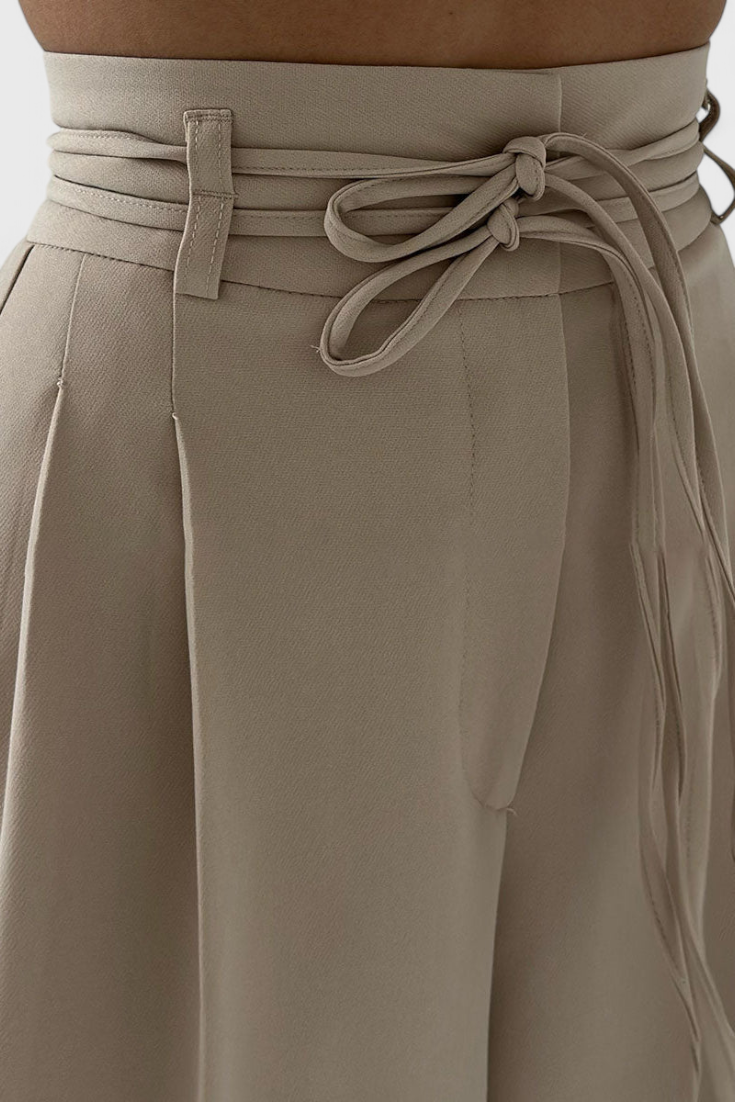 Sophie Pantalón de Cintura Alta y Piernas Anchas con Detalle de Cordones