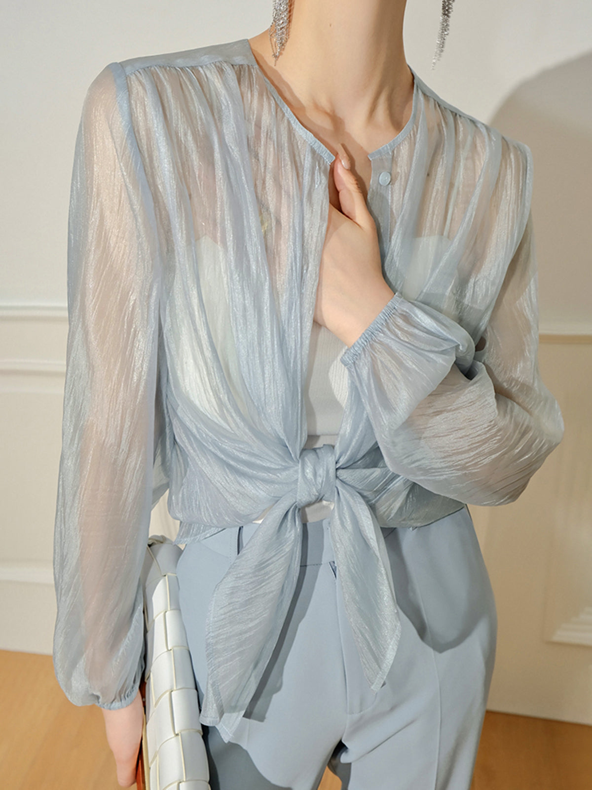 Blusa Semitransparente con Botones y Manga Larga