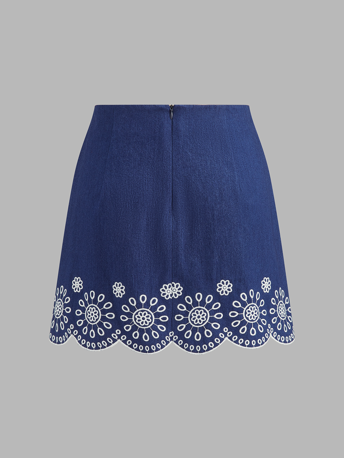 Conjunto de dos piezas con falda bordada y volantes