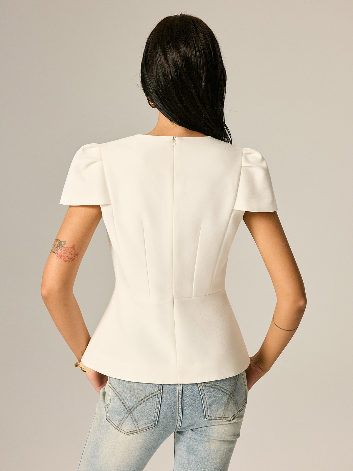 Blusa Peplum de Manga Abullonada con Botón Metálico