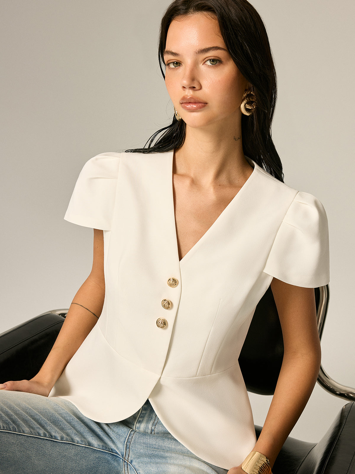 Blusa Peplum de Manga Abullonada con Botón Metálico