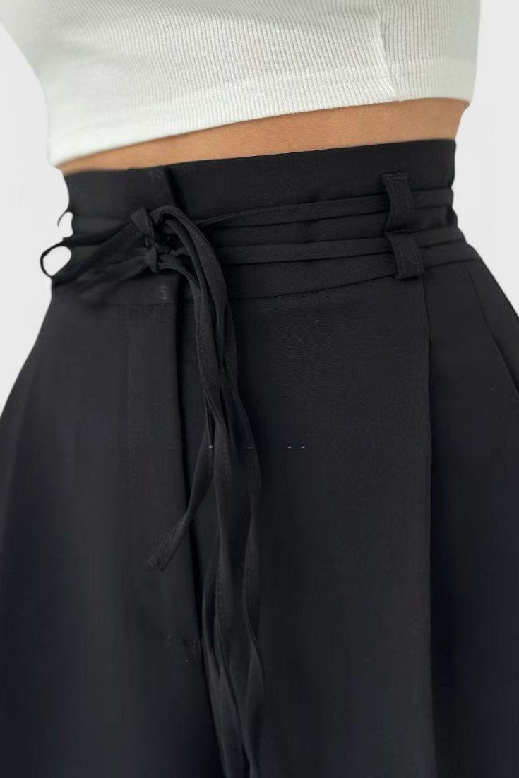 Sophie Pantalón de Cintura Alta y Piernas Anchas con Detalle de Cordones