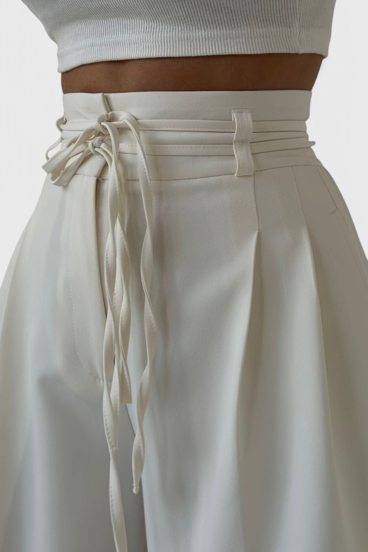 Sophie Pantalón de Cintura Alta y Piernas Anchas con Detalle de Cordones