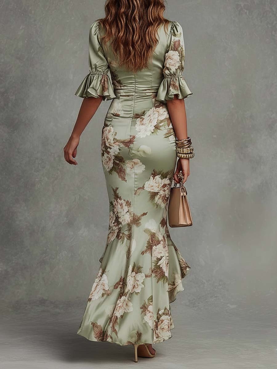 Vestido largo asimétrico de satén floral verde con escote en V y mangas acampanadas de volantes