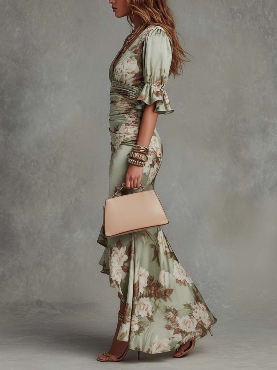 Vestido largo asimétrico de satén floral verde con escote en V y mangas acampanadas de volantes