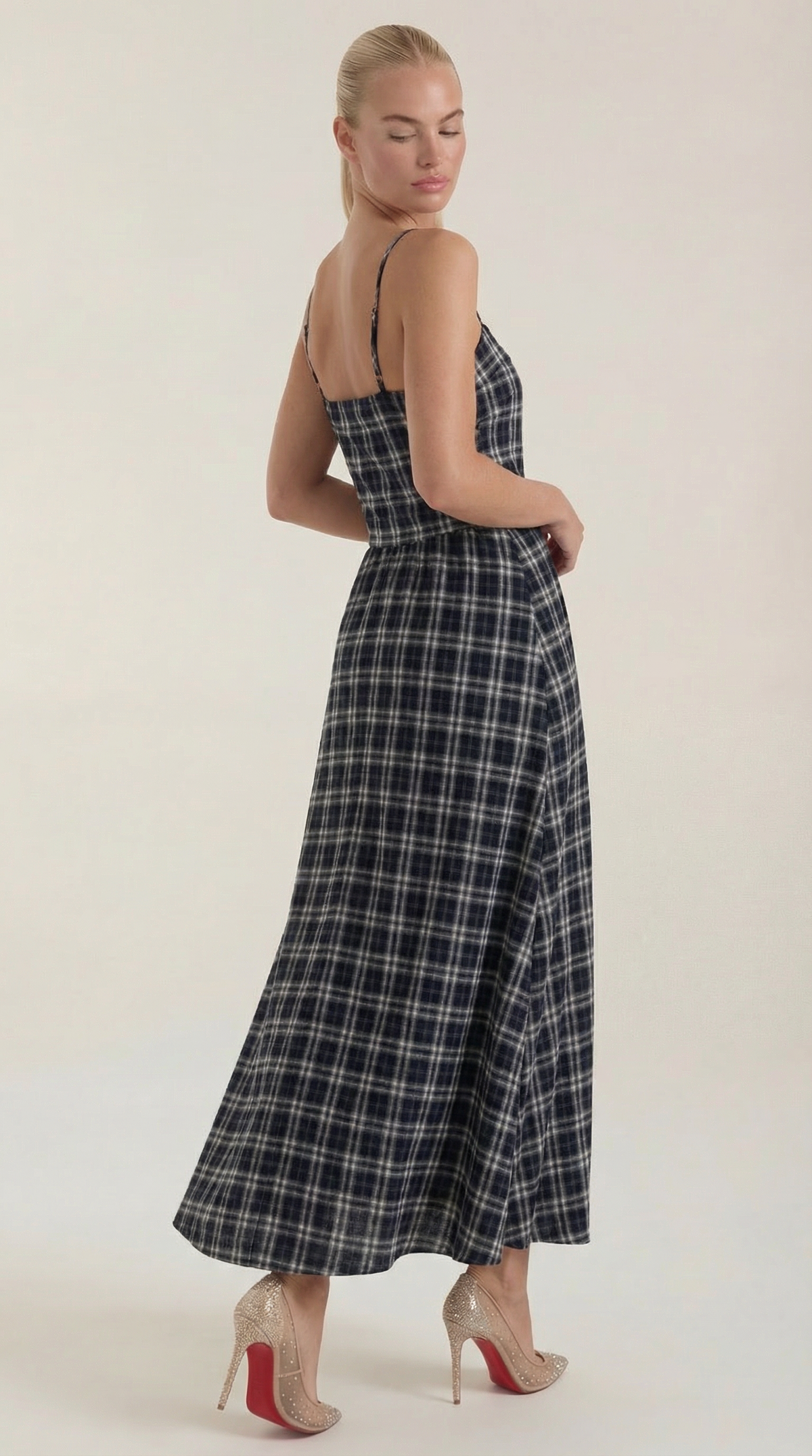 Vestido midi de cuadros para verano