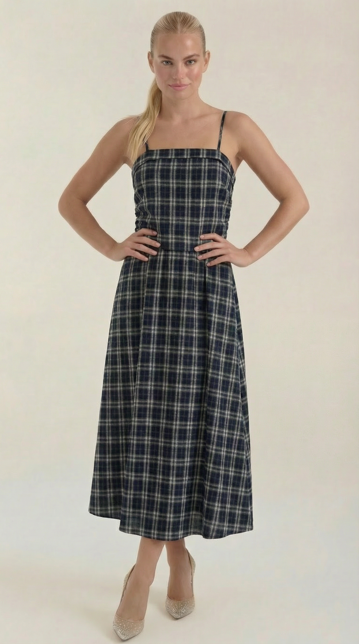 Vestido midi de cuadros para verano