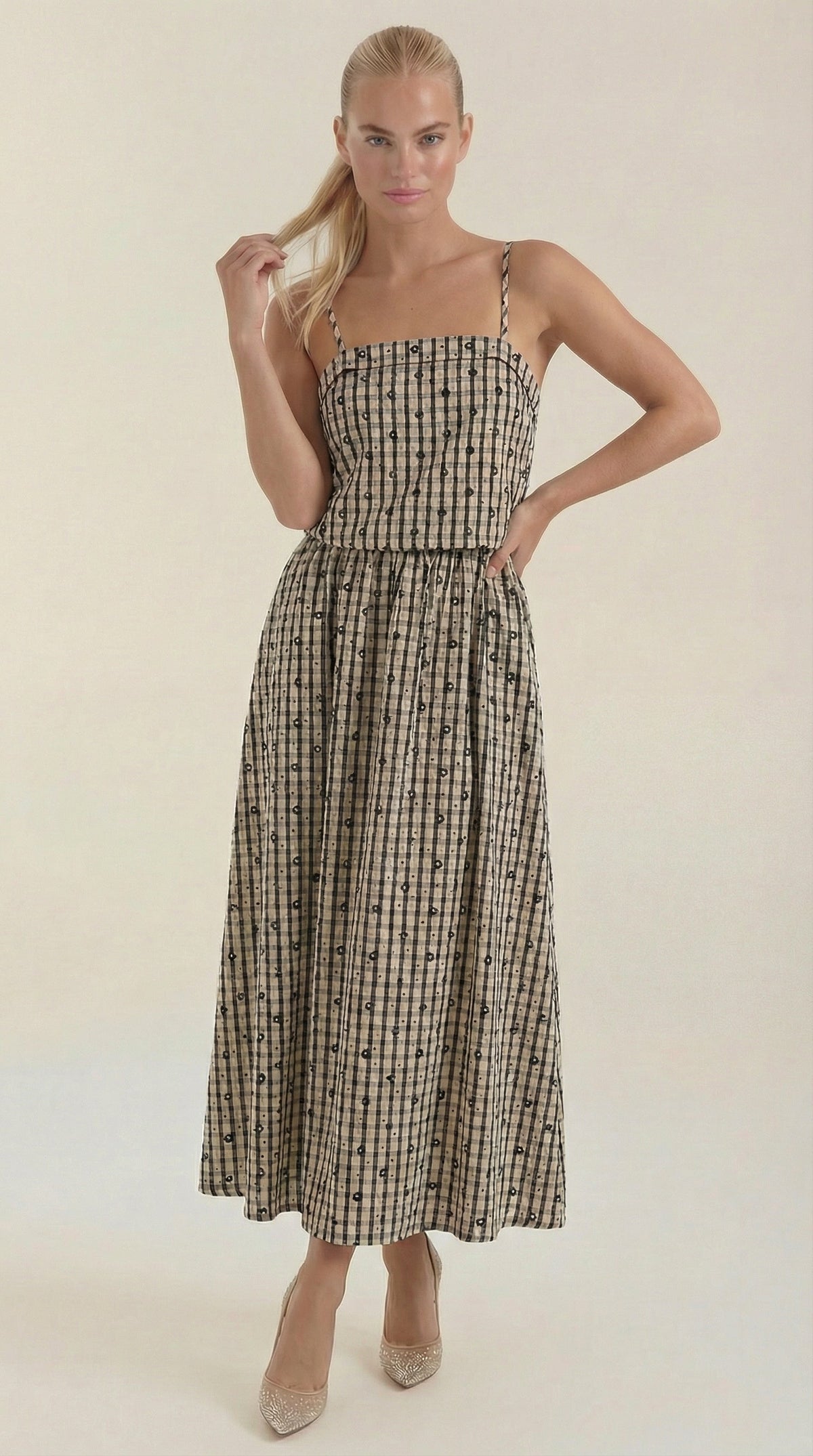 Vestido midi de cuadros para verano