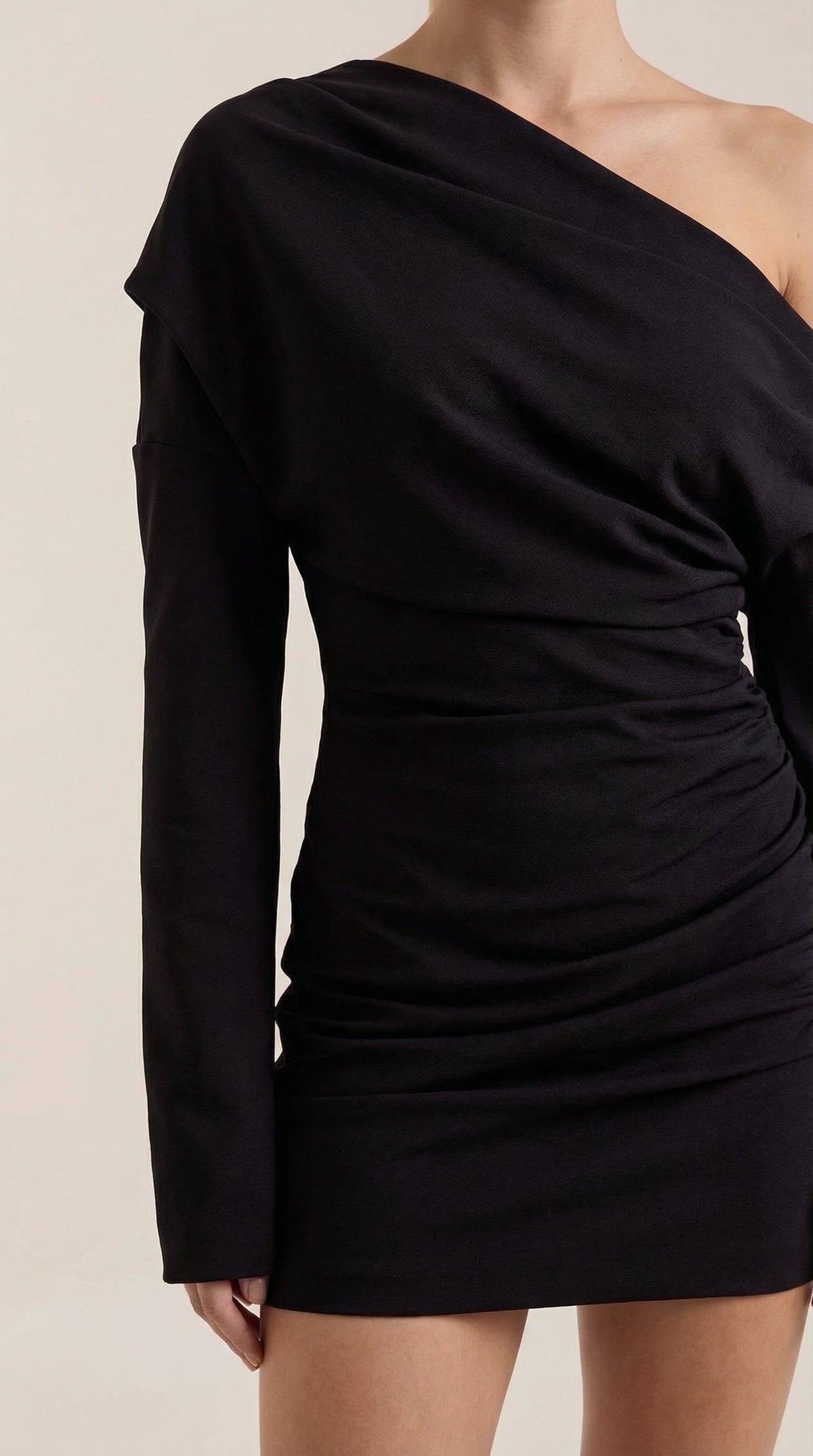 Doreen | Minivestido ajustado de un hombro