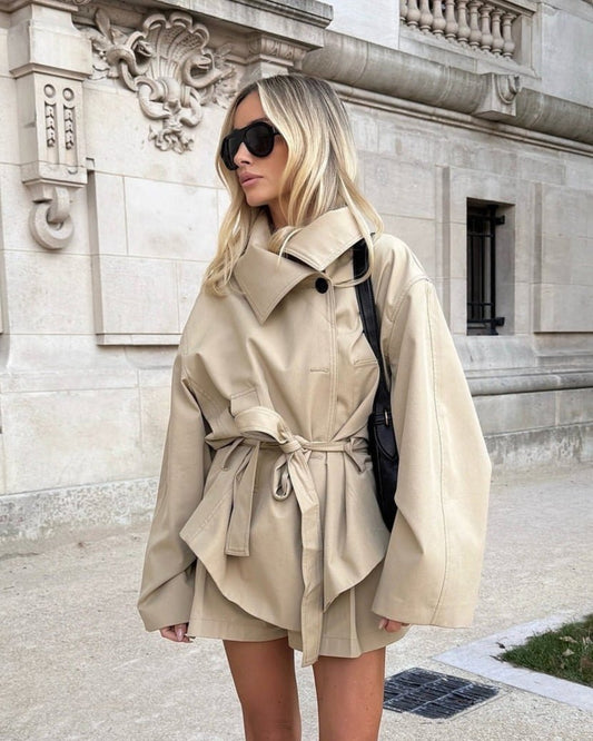 Gabardina Corta Oversized con Cinturón en Beige para Mujer